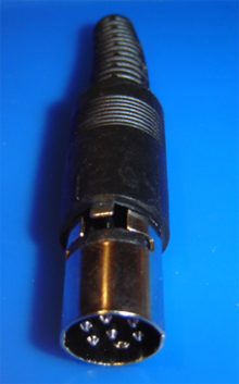 Foto DIN Stecker 6pol 240�