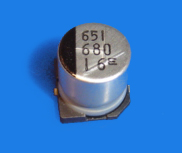 Elektrolyt - Kondensator SMD 680µF 16V 85C