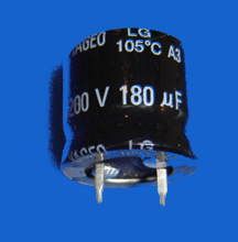 Foto Elektrolyt - Kondensator radial 180 µF 200V