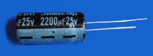 Elektrolyt - Kondensator radial 2200 µF 25V