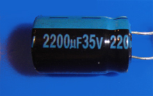 Elektrolyt - Kondensator radial 2200 µF 35V