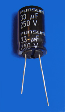 Foto Elektrolyt - Kondensator radial 33 µF 250V