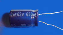 Elektrolyt - Kondensator radial 680 µF 63V