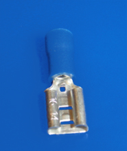 Foto Flachsteckhülse 6,4mm blau isoliert